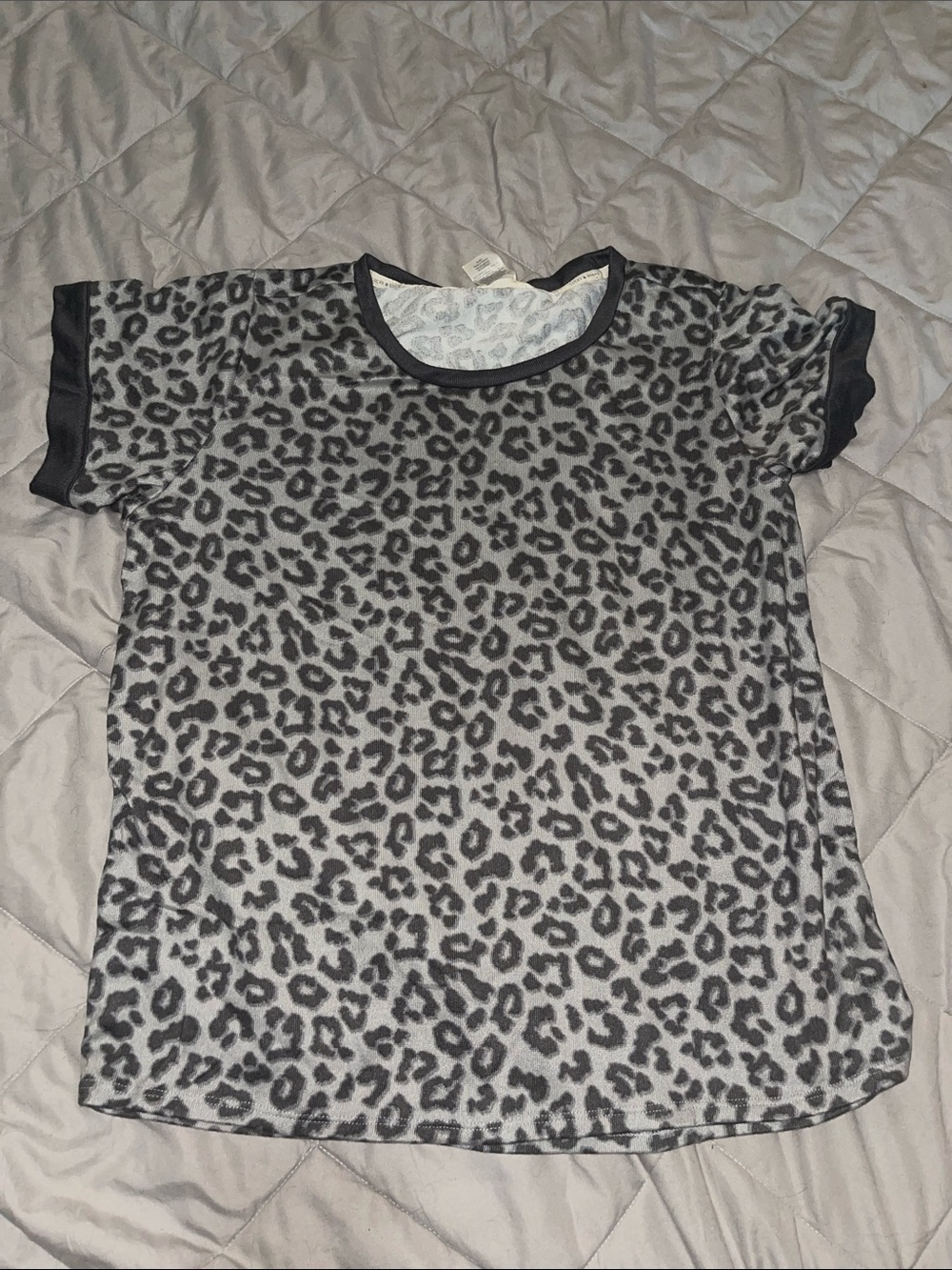 Lucky Brand Leopard Print Tee • Gray Short Sleeve Contrast Trim Top